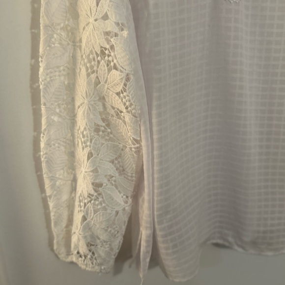 Chico's White Sheer Lace Cutout Sleeve Blouse size 2 /L - Picture 3 of 16